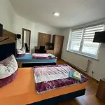 Monteurwohnungen - Hagemann Querfurter Str 4 *