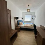 Апартаменты Monteurwohnungen - Hagemann Querfurter Str 4 Лютерштадт-Айслебен