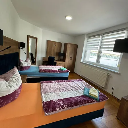 Monteurwohnungen - Hagemann Querfurter Str 4 *