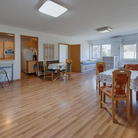 Hagemann Querfurter Str. 4 *