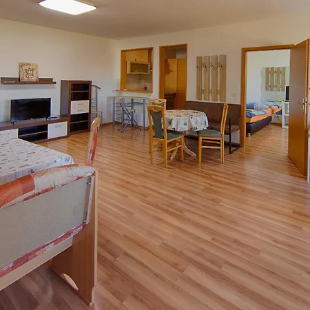 Hagemann Querfurter Str. 4 Апартаменты Лютерштадт-Айслебен