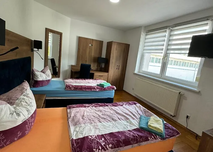 Hagemann Querfurter Str. 4 *