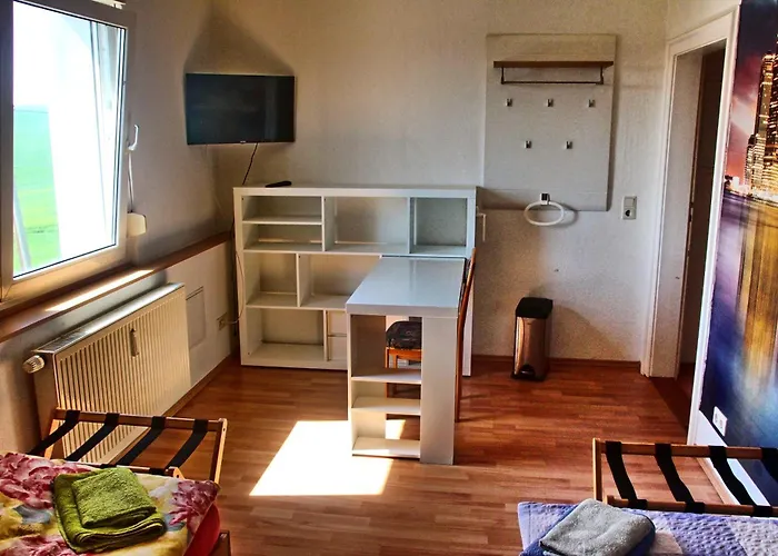 Hagemann Querfurter Str. 4 *